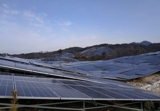struktur pemasangan modul solar panel solar di tanah korea 10MW

